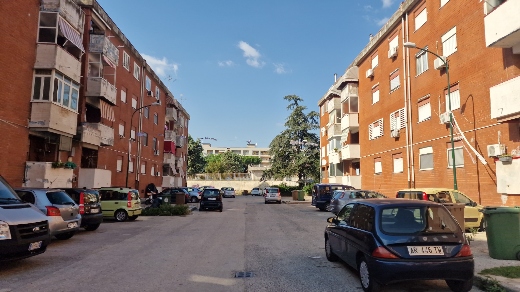 Corte interna del complesso ERP di via Castagna a Casoria prima dei lavori