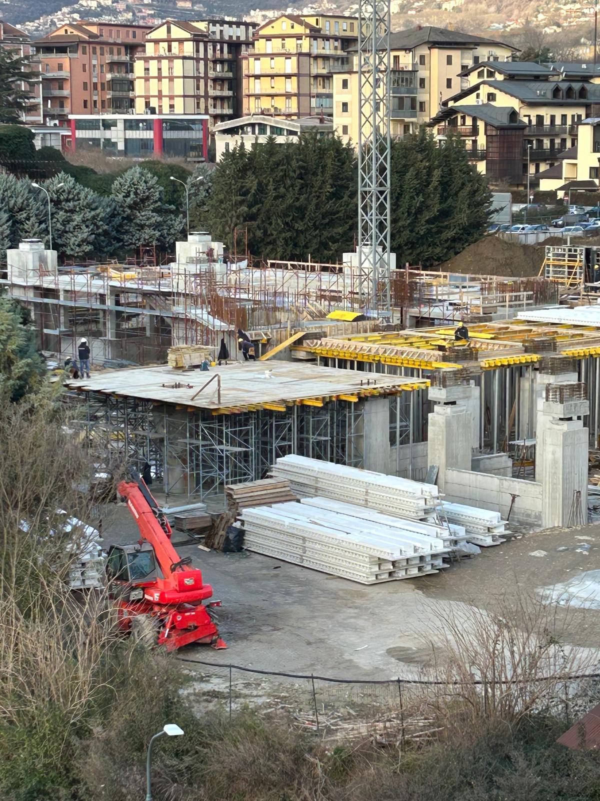 Strutture in calcestruzzo armato del nuovo Liceo P.E. Imbriani in costruzione